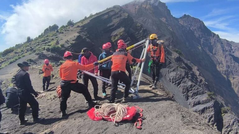 Indonesia Dihujat Netizen, Evakuasi Rinjani Tuai Kontroversi