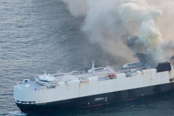 Kapal Kargo Terbakar, 800 Mobil Listrik Dalam Bahaya Serius | Internasional