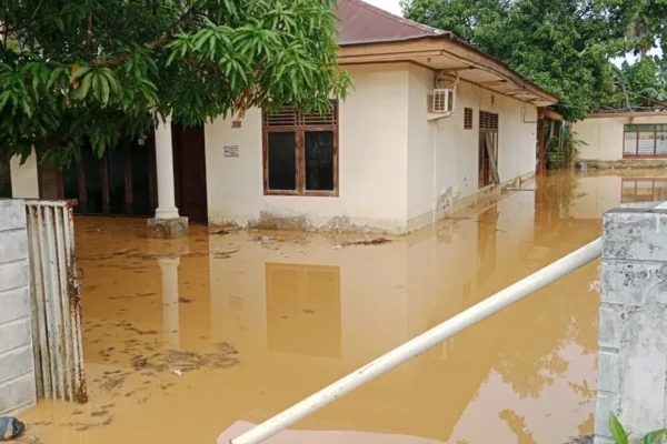 Banjir Besar Terjang Kendari, Ratusan Warga Dievakuasi Darurat banjir besar
