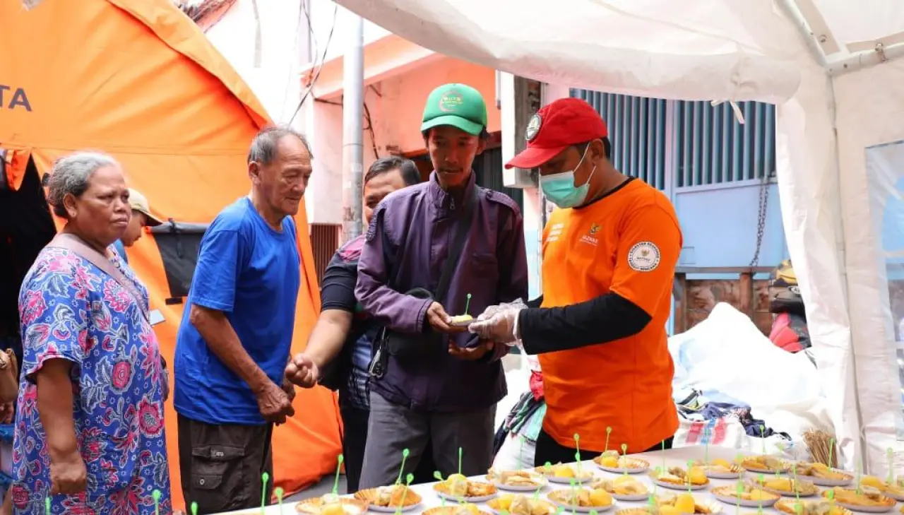 Baznas Salurkan Bantuan untuk Korban Kebakaran di Tambora, 3.500 Porsi Makanan Dibagikan
