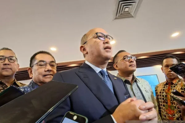 Menko IPK: Kereta Api Kunci untuk Capai Nol Emisi Nasional Menko IPK Kereta Api Kunci untuk Capai Nol Emisi Nasional