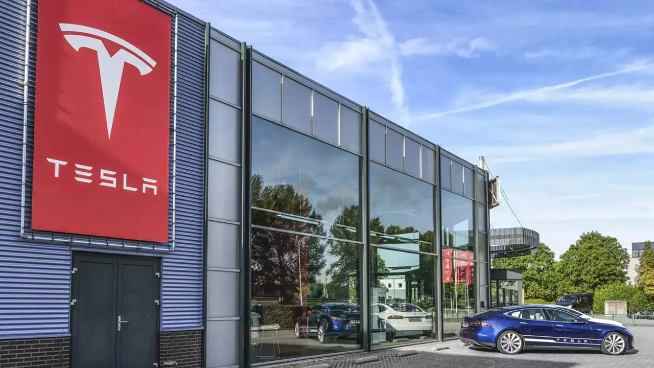 Tesla Resmi Buka Showroom Pertama di Mumbai pada 15 Juli | Otomotif