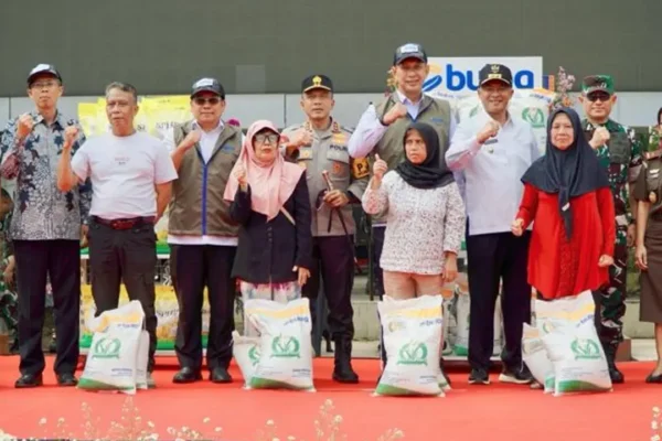 BULOG dan TNI Bersinergi Salurkan Beras dan Bantuan Pangan BULOG dan TNI Bersinergi Salurkan Beras dan Bantuan Pangan | bantuan pangan