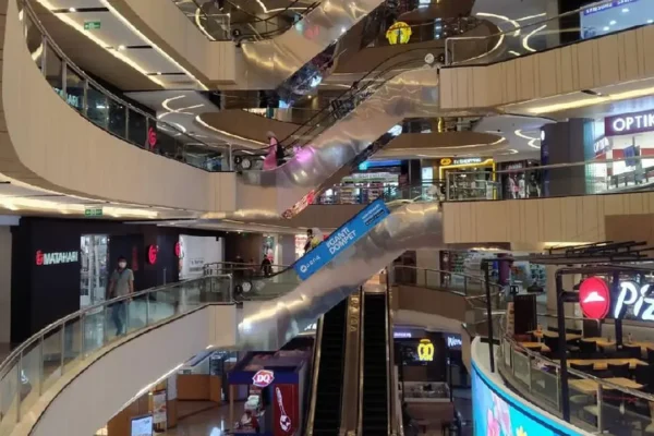 Pemilik Blok M Plaza: Raja Real Estate dengan Kekayaan Triliunan blok m plaza