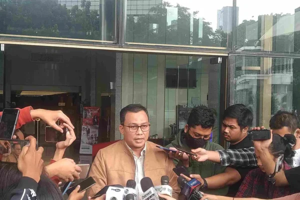KPK Periksa Iqbal Latanro Terkait Korupsi Investasi Fiktif Taspen | Hiburan