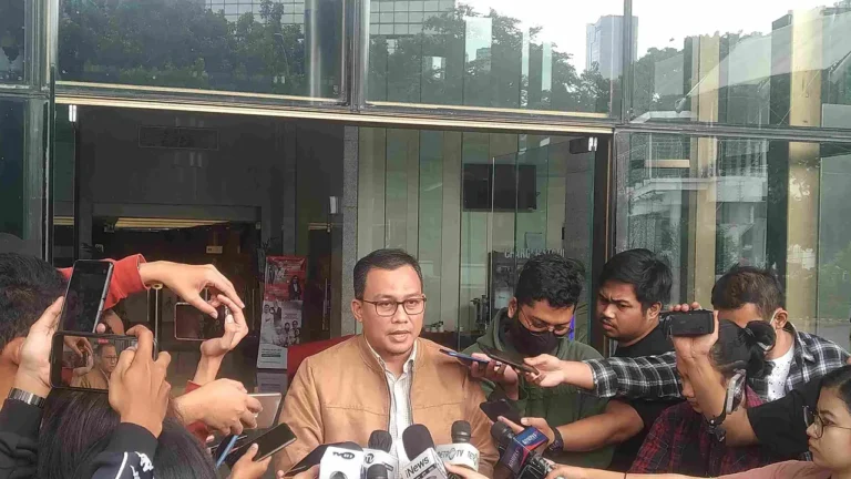 KPK Periksa Iqbal Latanro Terkait Korupsi Investasi Fiktif Taspen | Olahraga