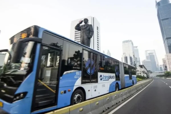 Tarif Angkutan Massal di Jakarta Rp 1 HUT Bhayangkara ke-79 | transjakarta