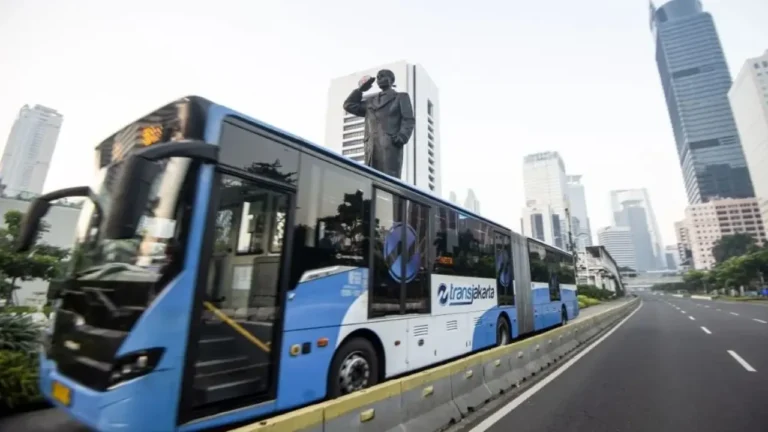 Tarif Angkutan Massal di Jakarta Rp 1 HUT Bhayangkara ke-79 | Nasional