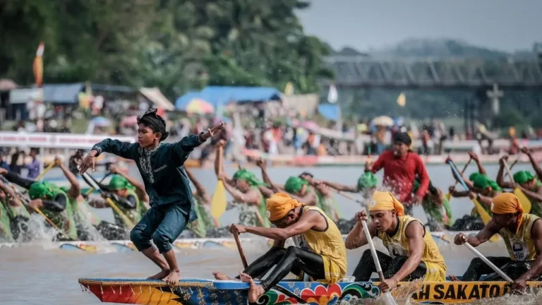 Tradisi Pacu Jalur di Riau Dikenal Lewat Aura Farming | Nasional