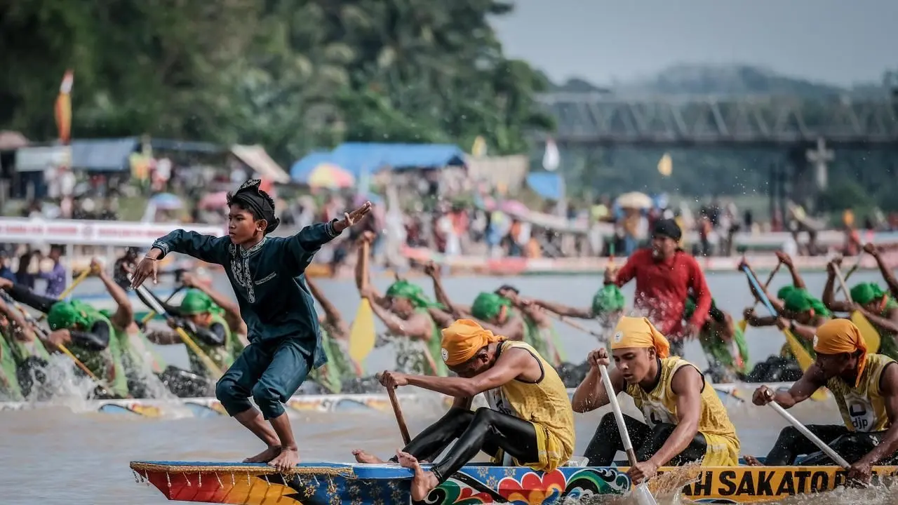 Tradisi Pacu Jalur di Riau Dikenal Lewat Aura Farming | Nasional