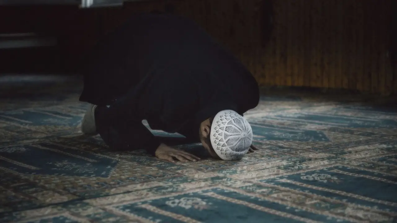 Sholat Isya di Pagi Buta: Apakah Diperbolehkan? | Nasional