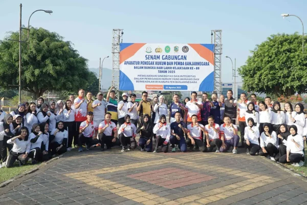 Hari Bhakti Adhyaksa, Kejari Banjarnegara Gelar Senam Bersama Hari Bhakti Adhyaksa, Kejari Banjarnegara Gelar Senam Bersama | Hari Bhakti Adhyaksa