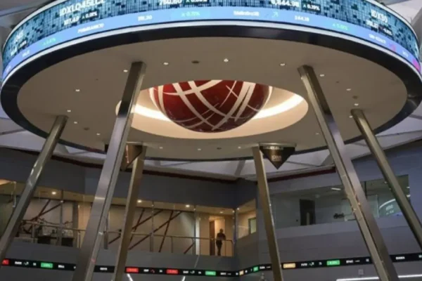 IHSG Menguat, Saham Keuangan Sebagai Pilihan Diversifikasi Portofolio | Ekonomi