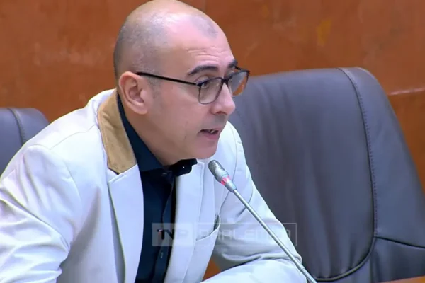 DPR Usulkan Gerbong Khusus Merokok di Kereta, Banyak yang Protes | Gerbong Khusus Merokok