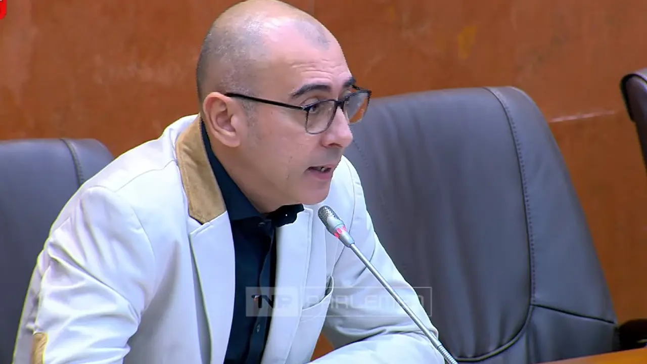 DPR Usulkan Gerbong Khusus Merokok di Kereta, Banyak yang Protes | Nasional