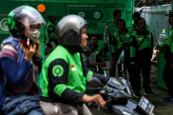 Ojol Dilarang Angkut Penumpang di Stasiun Pondok Ranji ojol