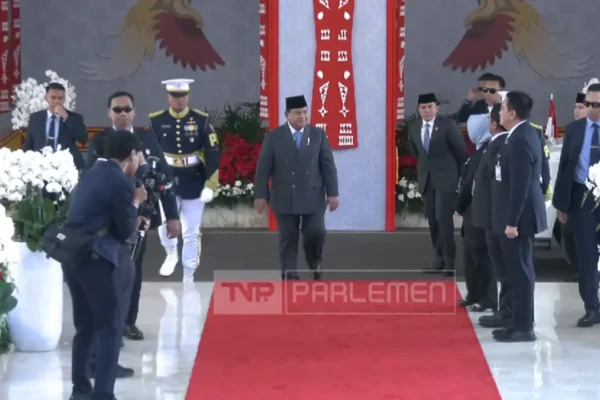 Prabowo Tampil Berbeda, Tanpa Baju Adat di Sidang MPR | Sidang MPR
