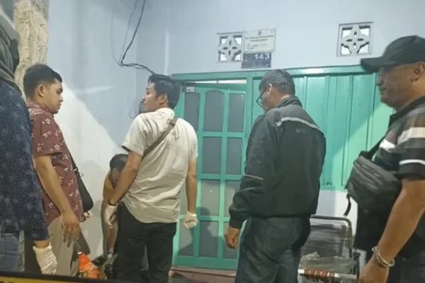 Remaja Blitar Ditemukan Meninggal di Rumah, Polisi Selidiki Remaja Blitar Ditemukan Meninggal di Rumah, Polisi Selidiki | ditemukan tewas