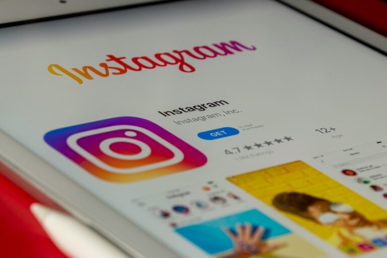 Bio Akun Kedua yang Kocak, Bikin Followers Selalu Tertawa