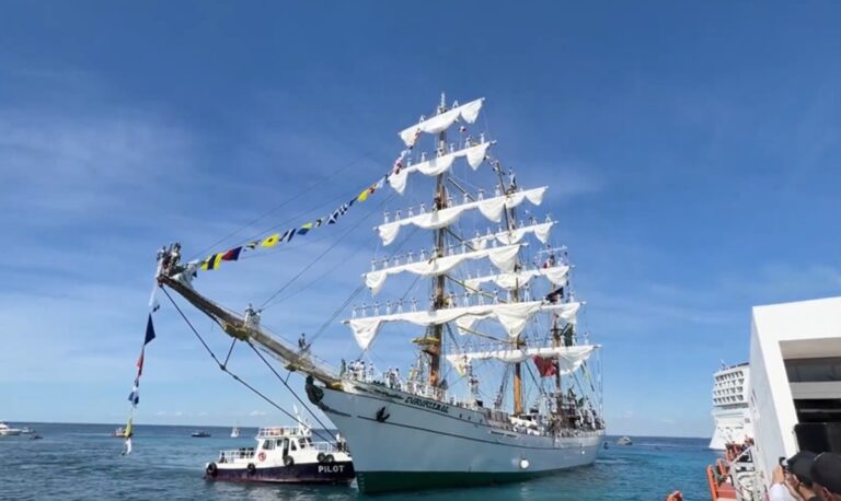 Kapal Latih AL Meksiko Cuauhtémoc Kembali ke Veracruz Setelah Insiden