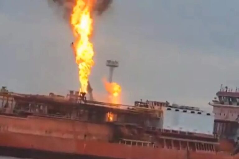 Rusia Serang Kapal Tanker Turki, NATO Evakuasi Warganya