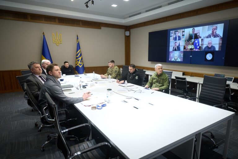 Zelensky Ajak AS Dorong Ukraina Tarik Mundur dari Donetsk