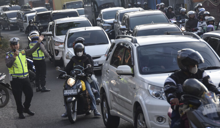 Cuaca Panas dan Hujan Menghadang Pemudik di Jawa Tengah dan Selatan