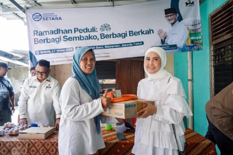 Bazar Sembako Murah, Sandiaga Uno Ajak Beramal Baik