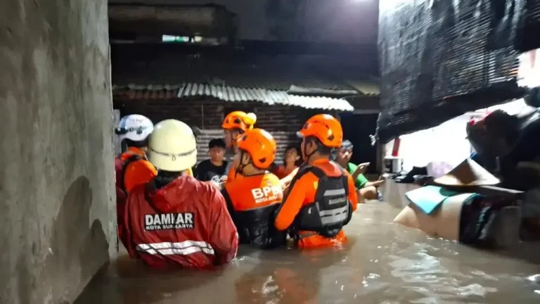 Banjir Solo Hari Ini Meluas, Delapan Kelurahan Terdampak | Nasional