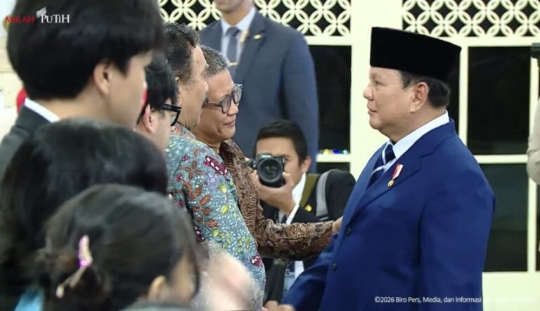 Rocky Gerung Bagi Pengalaman Bicara dengan Prabowo di Istana
