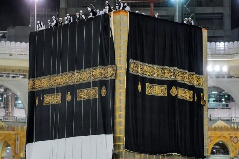 Dari Warna Pelangi Hingga Hitam yang Mendunia